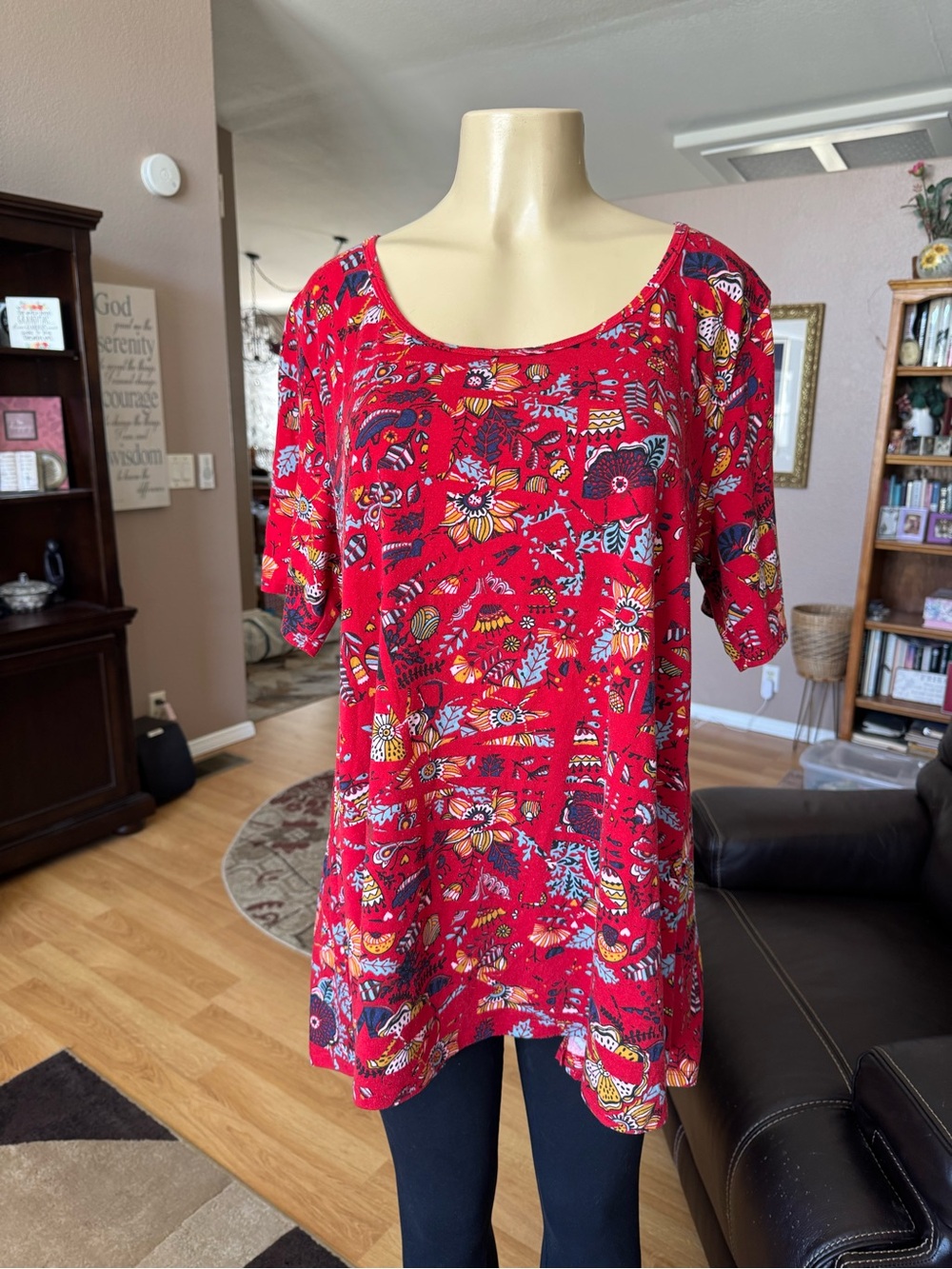 LuLaRoe red floral scoop neck short sleeve tunic-size XL